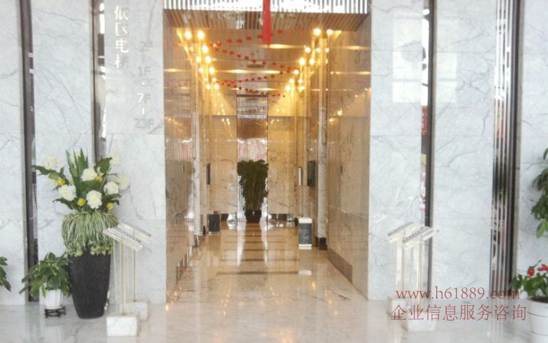 机器人乘梯新技术：AGV与AMR的智能电梯解决方案提升商用价值